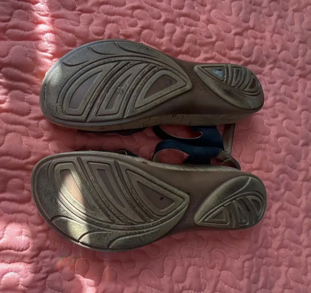 Easy Spirit Black Strappy Wedge Sandals size 9